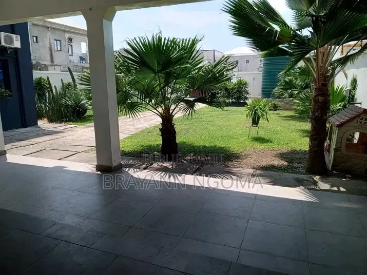 7chbre Villa dans Loandjili à Louer