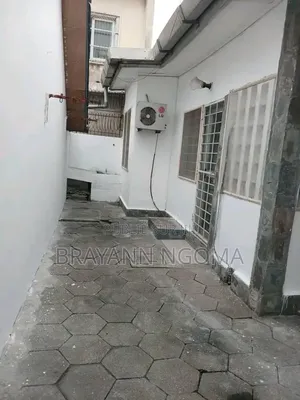 1chbre Maison dans Lumumba à Louer