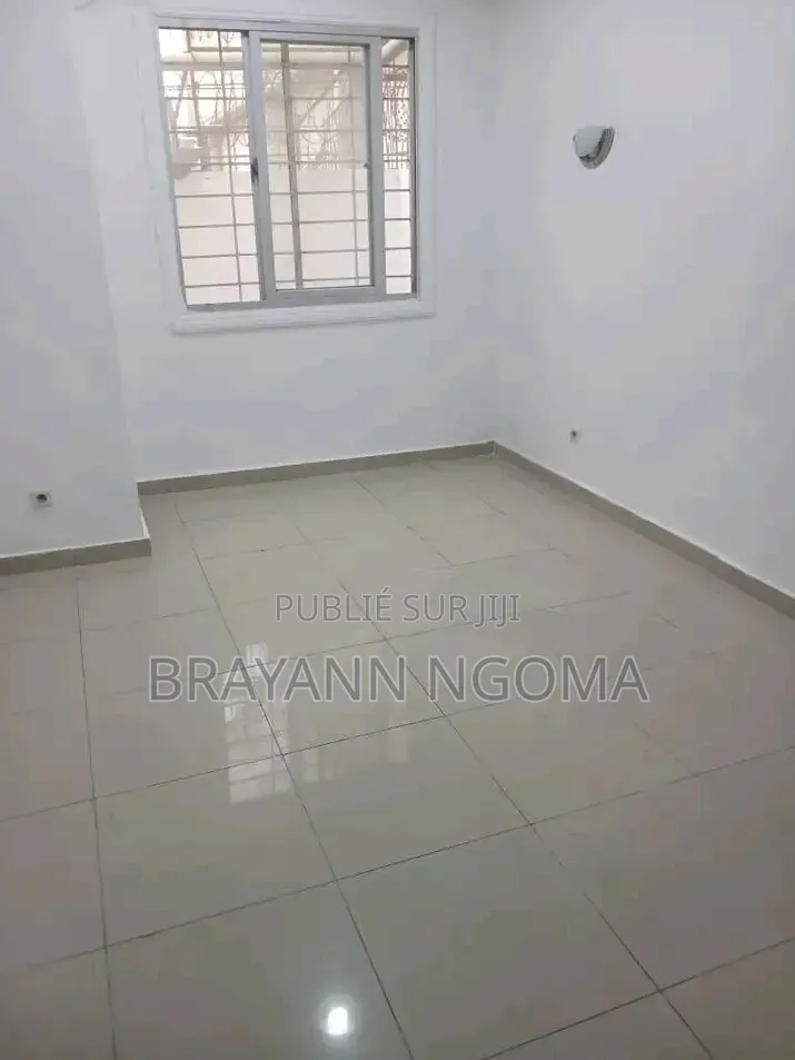 1chbre Maison dans Lumumba à Louer