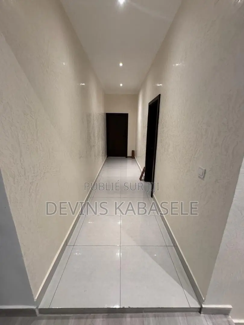 Meublé 2chbre Appartement dans Airness House, Moungali à Louer