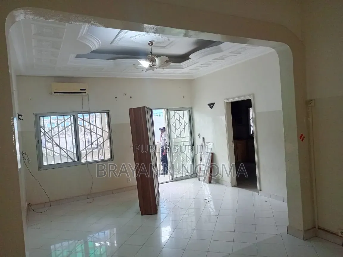 3chbre Villa dans Loandjili à Louer