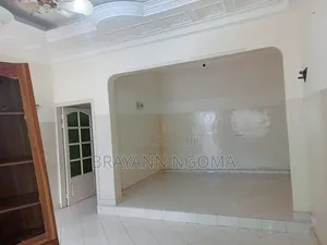 3chbre Villa dans Loandjili à Louer