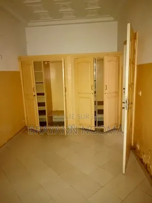 3chbre Villa dans Loandjili à Louer