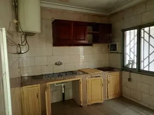 3chbre Villa dans Loandjili à Louer
