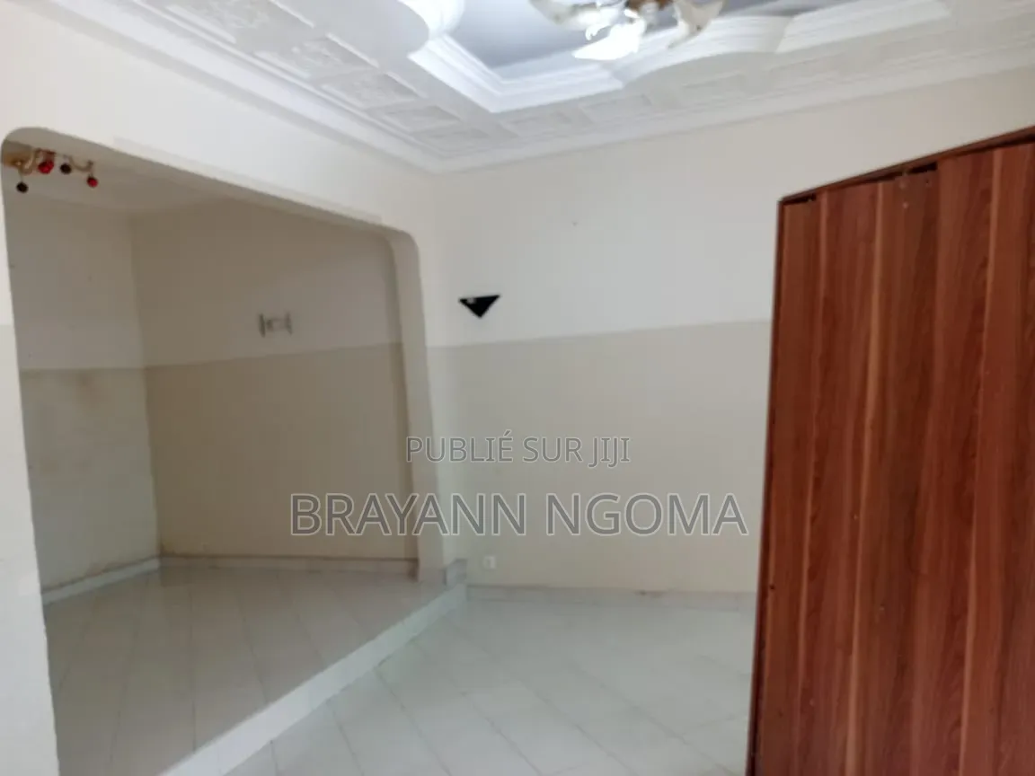 3chbre Villa dans Loandjili à Louer