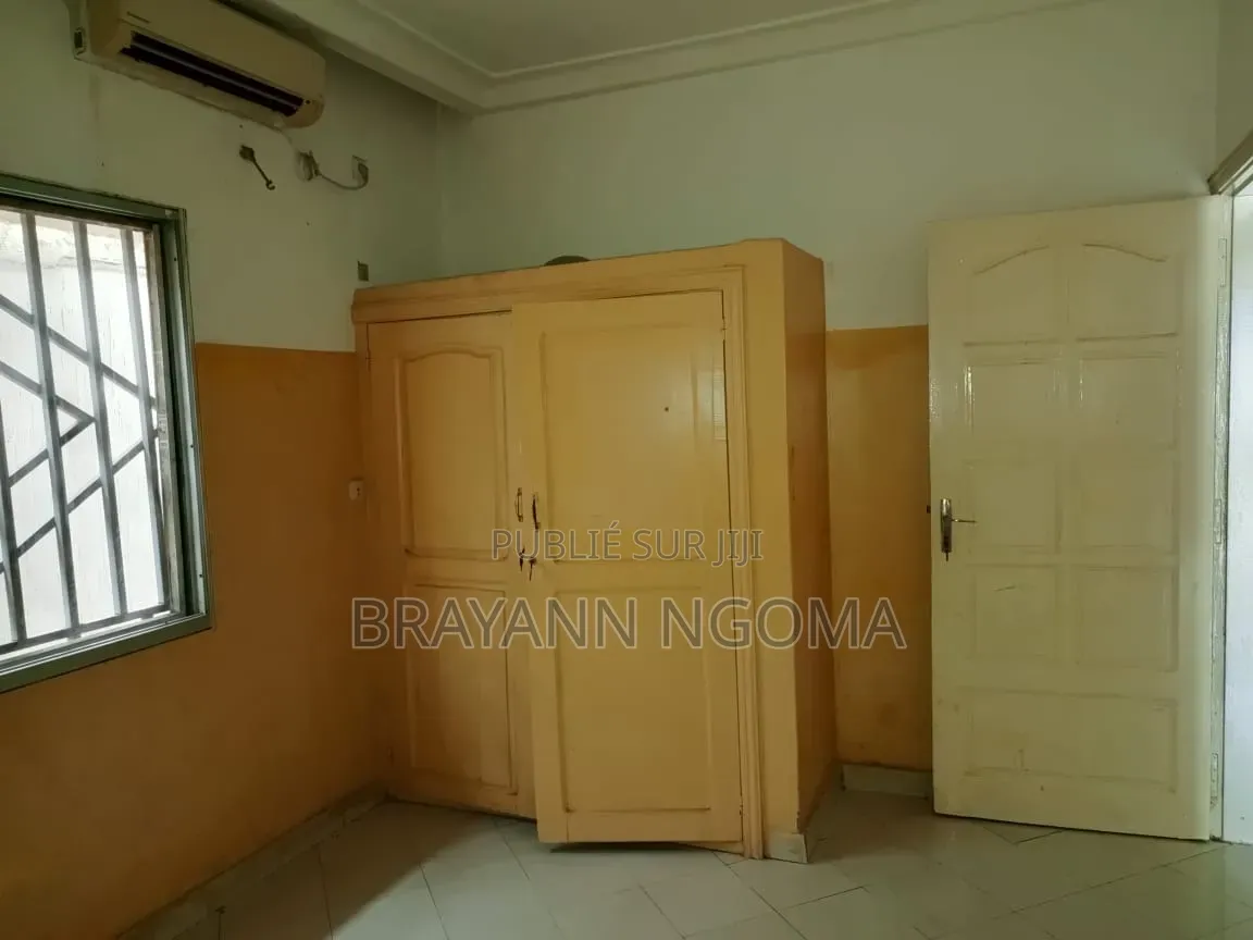 3chbre Villa dans Loandjili à Louer