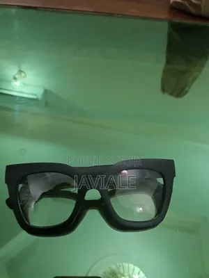Lunettes De Bonne Qualité À 2000, 1500 Fcfa