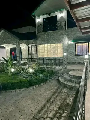 4chbre Villa dans Loandjili à Louer