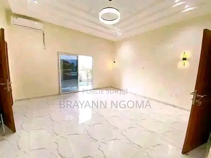 4chbre Villa dans Loandjili à Louer