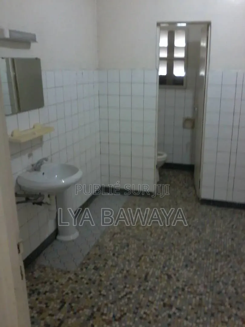 2chbre Maison de ville/terrasse dans Aps Immo Luxueux, Poto-Poto