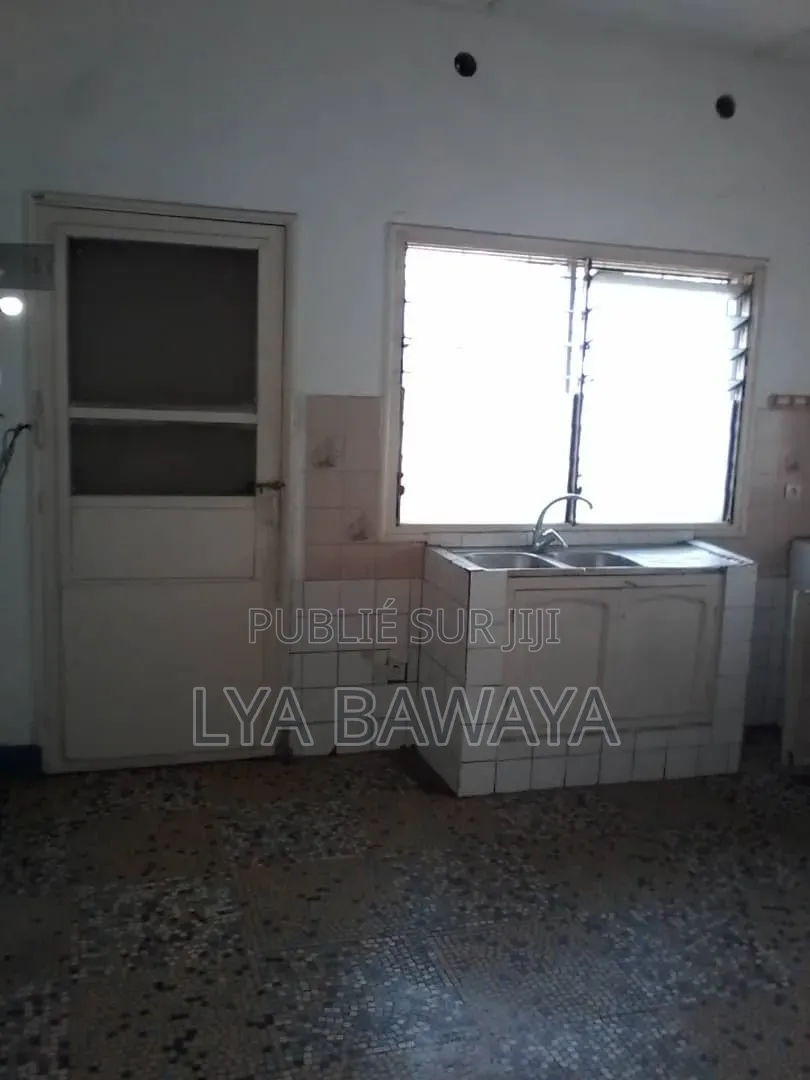 2chbre Maison de ville/terrasse dans Aps Immo Luxueux, Poto-Poto