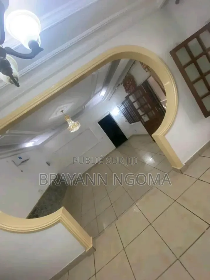 1chbre Chambre et salon dans Lumumba à Louer