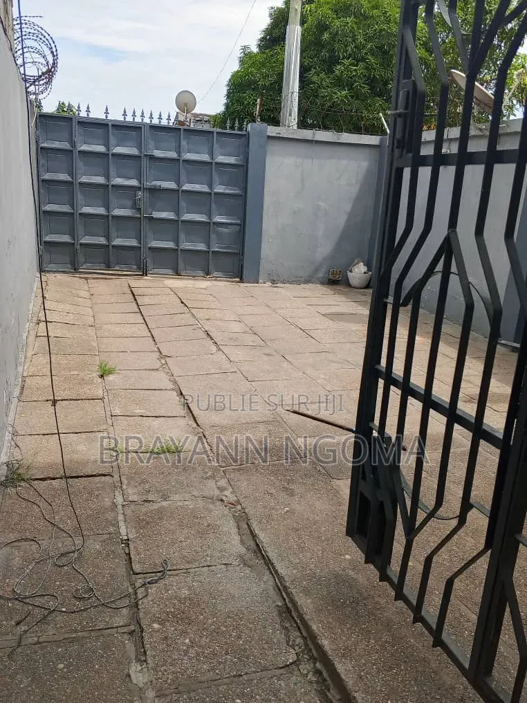 3chbre Appartement dans Loandjili à Louer