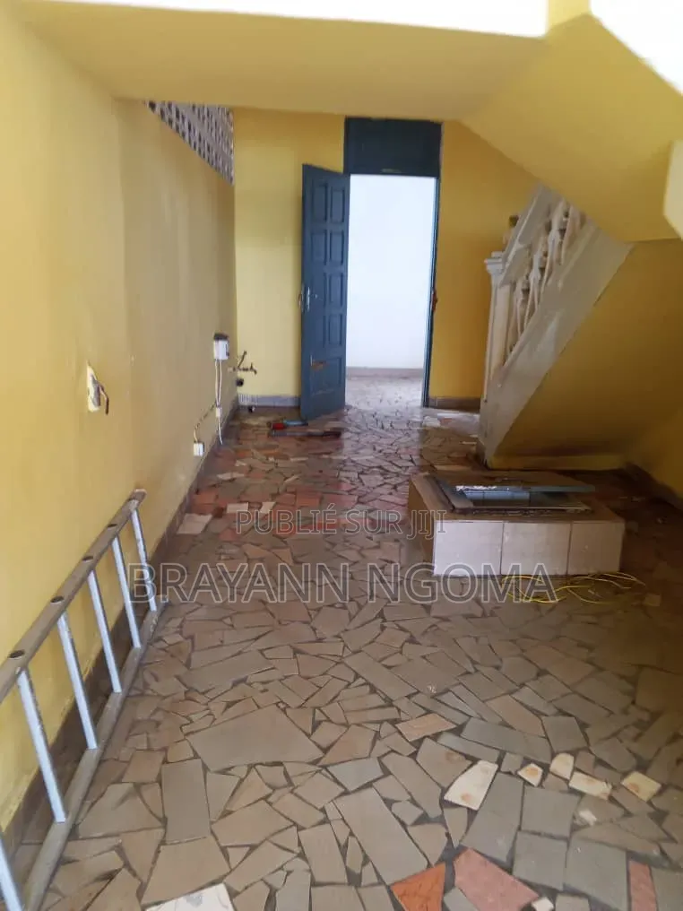 3chbre Appartement dans Loandjili à Louer