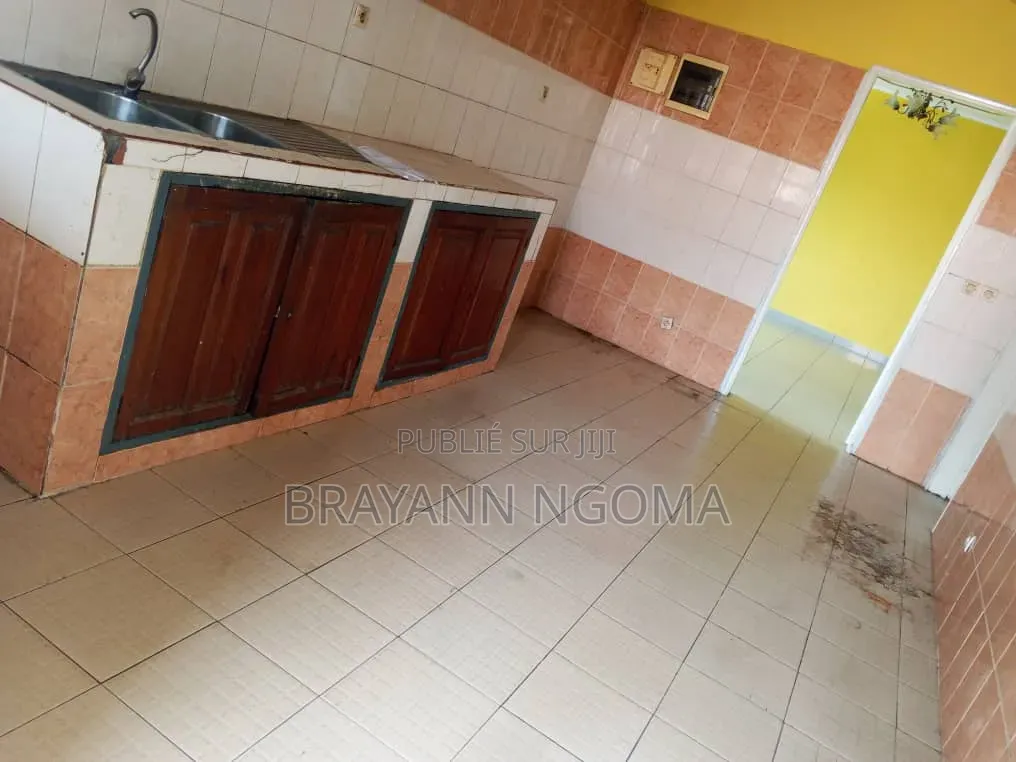3chbre Appartement dans Loandjili à Louer