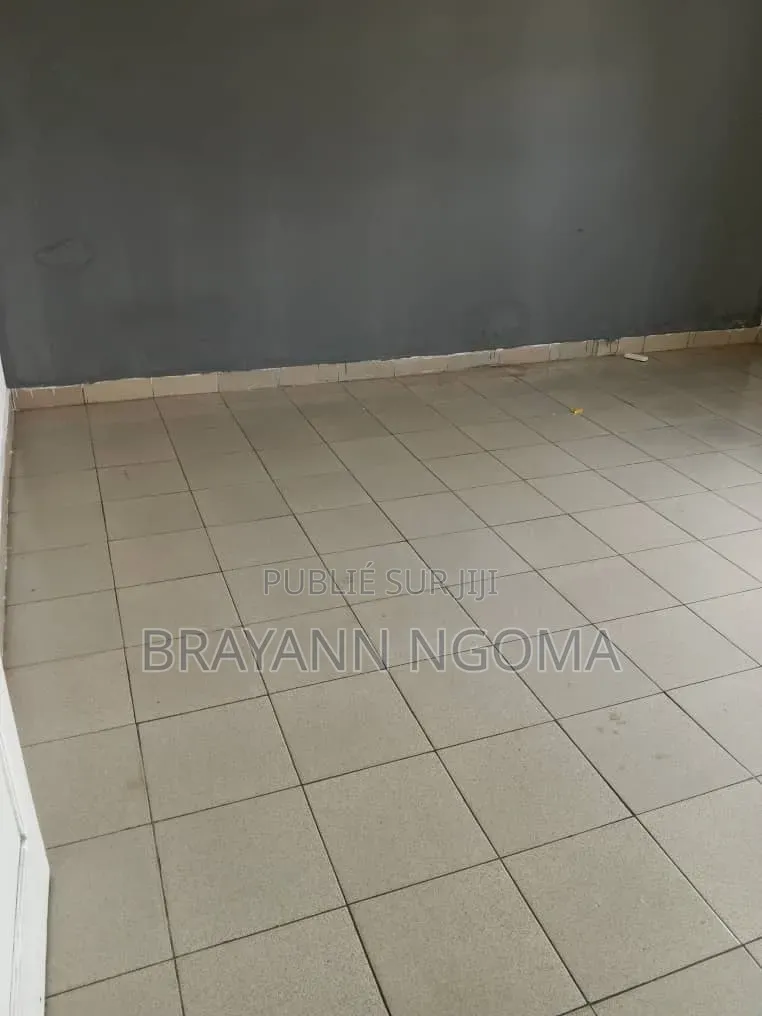 3chbre Appartement dans Loandjili à Louer