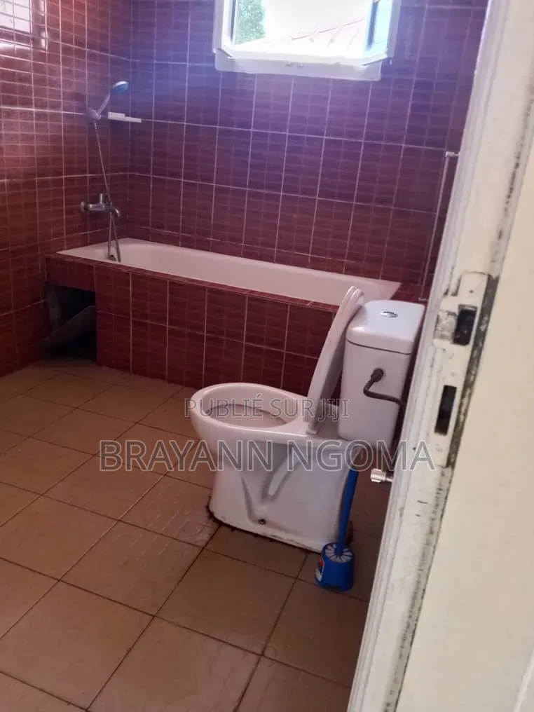 3chbre Appartement dans Loandjili à Louer