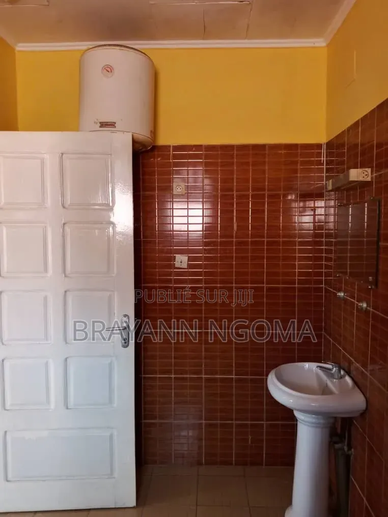 3chbre Appartement dans Loandjili à Louer