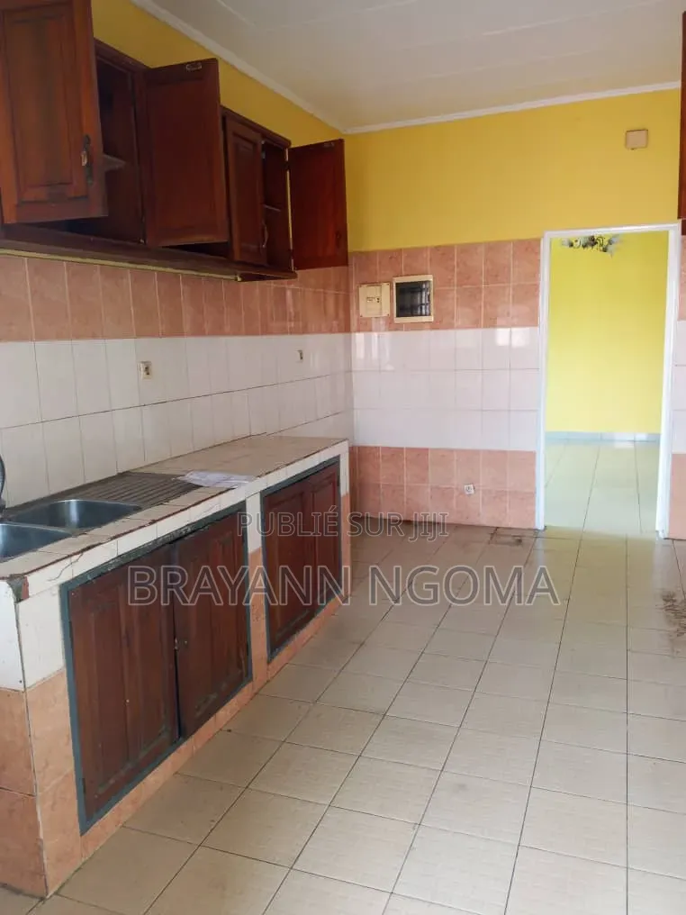 3chbre Appartement dans Loandjili à Louer