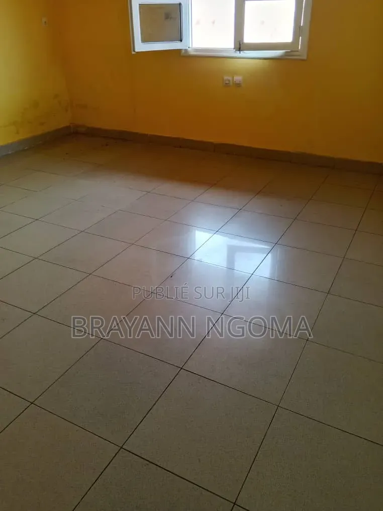 3chbre Appartement dans Loandjili à Louer