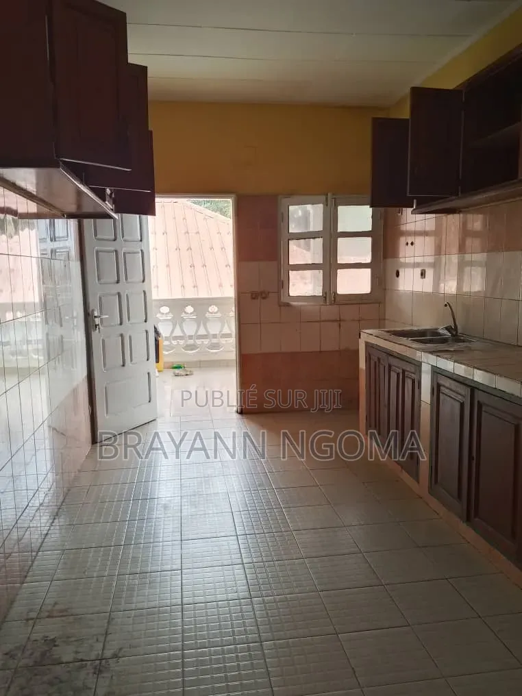 3chbre Appartement dans Loandjili à Louer