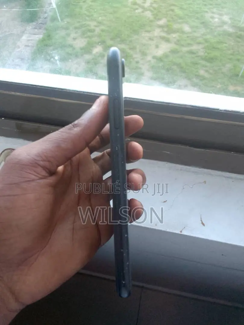 Nouveau Apple iPhone XR 64 GB Noir