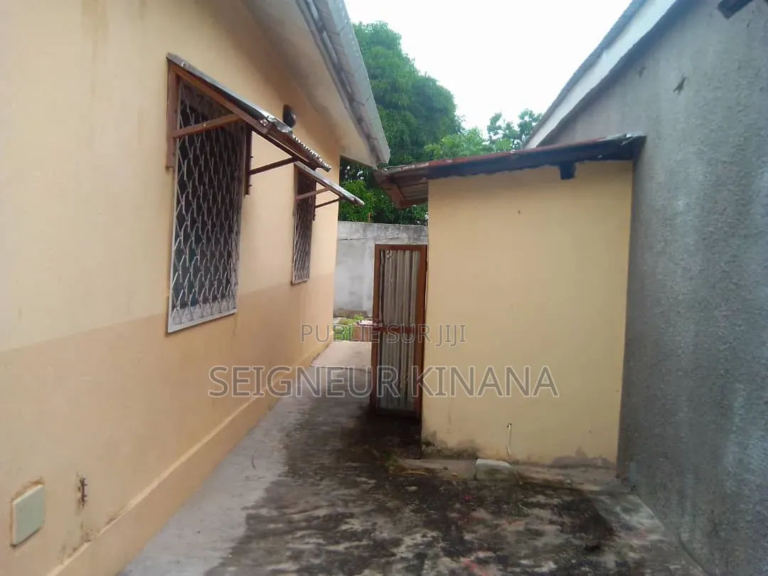 2chbre Appartement dans Maison À Vendre, Ngoyo à Vendre