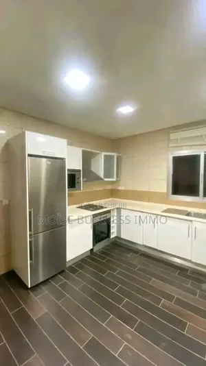 3chbre Appartement dans Moïse Business &, Lumumba à Louer