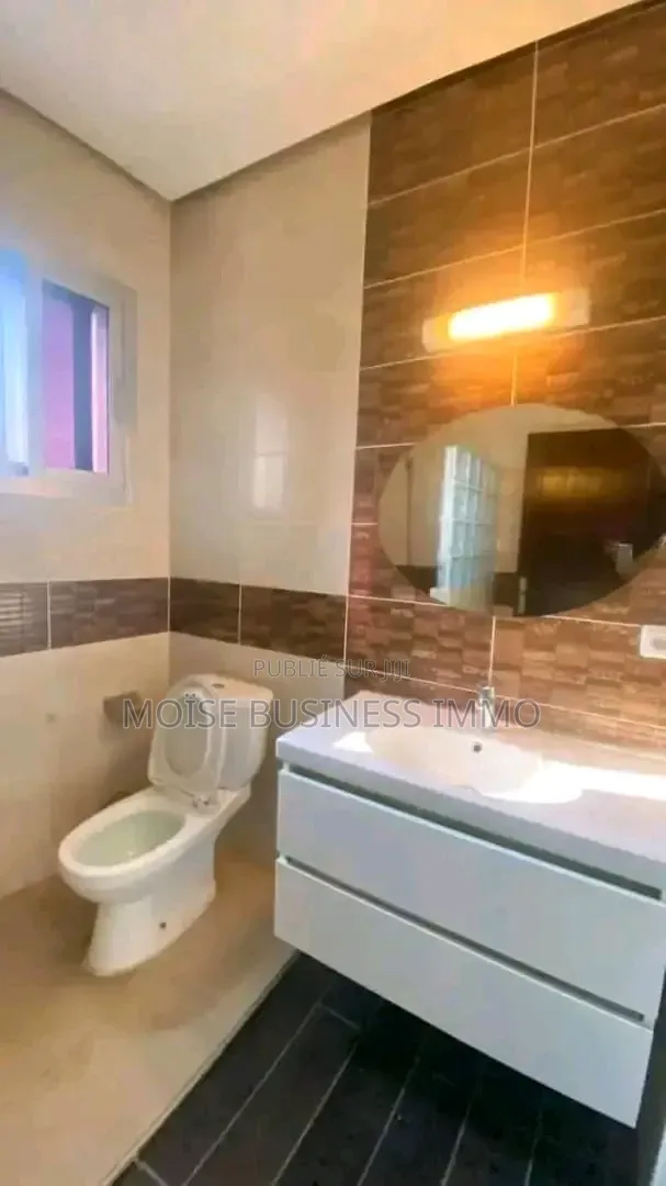 3chbre Appartement dans Moïse Business &, Lumumba à Louer