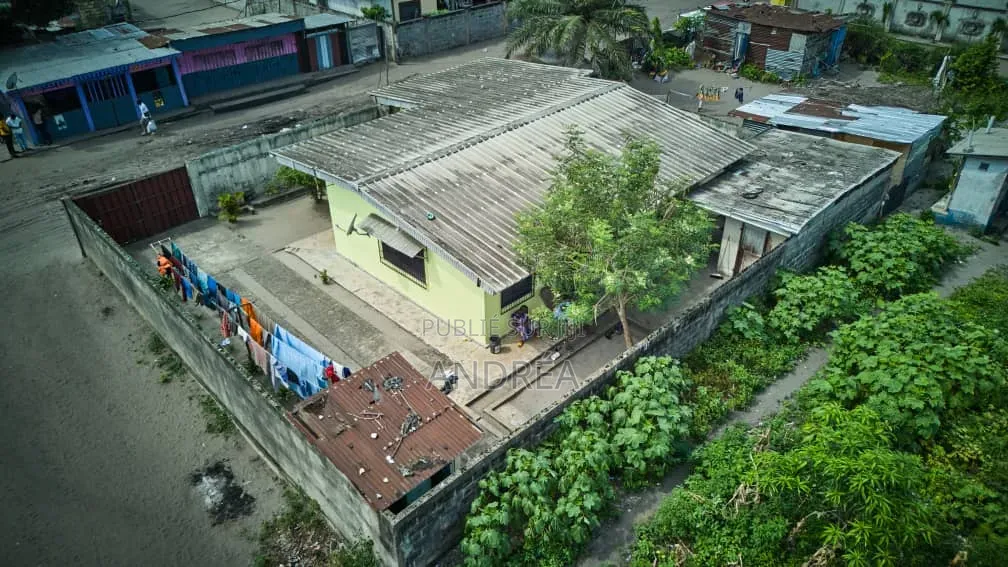 3chbre Maison dans N'Sossolo Loussembo, Loandjili à Vendre