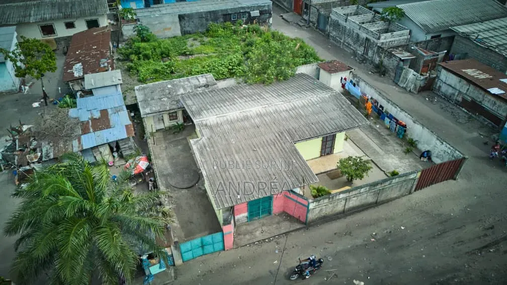 3chbre Maison dans N'Sossolo Loussembo, Loandjili à Vendre