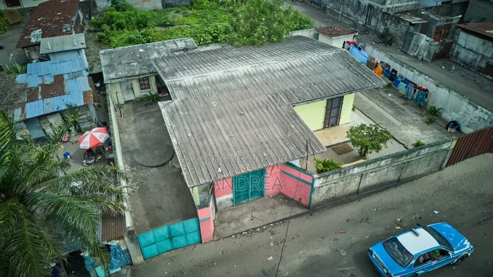 3chbre Maison dans N'Sossolo Loussembo, Loandjili à Vendre