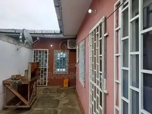 Demi Parcelle a Vendre Quartier Nkouikou