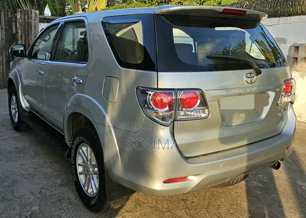 Toyota Fortuner 2.5 D AWD 2014 Gris