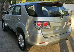 Toyota Fortuner 2.5 D AWD 2014 Gris