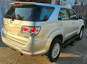 Toyota Fortuner 2.5 D AWD 2014 Gris