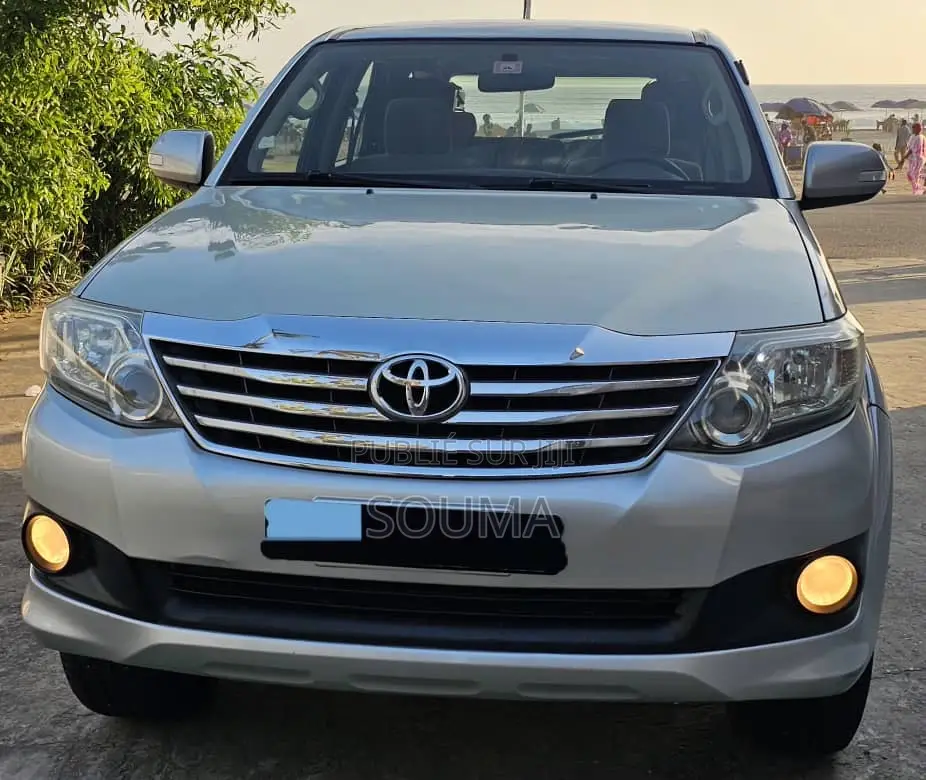 Toyota Fortuner 2.5 D AWD 2014 Gris