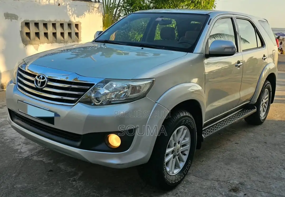 Toyota Fortuner 2.5 D AWD 2014 Gris
