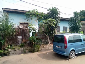 3chbre Maison dans Zimmo, Makélékélé à Vendre