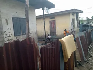 3chbre Maison dans Zimmo, Makélékélé à Vendre