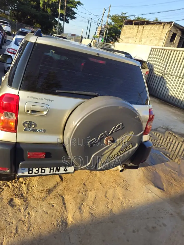 Toyota RAV4 2005 Jaune