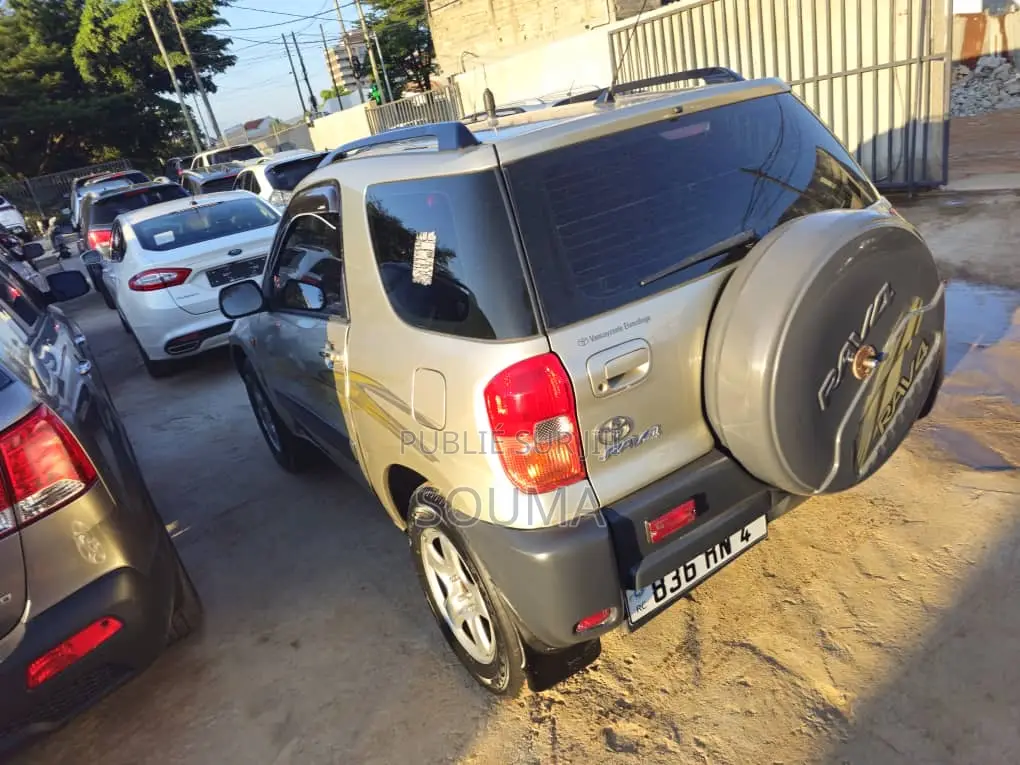Toyota RAV4 2005 Jaune