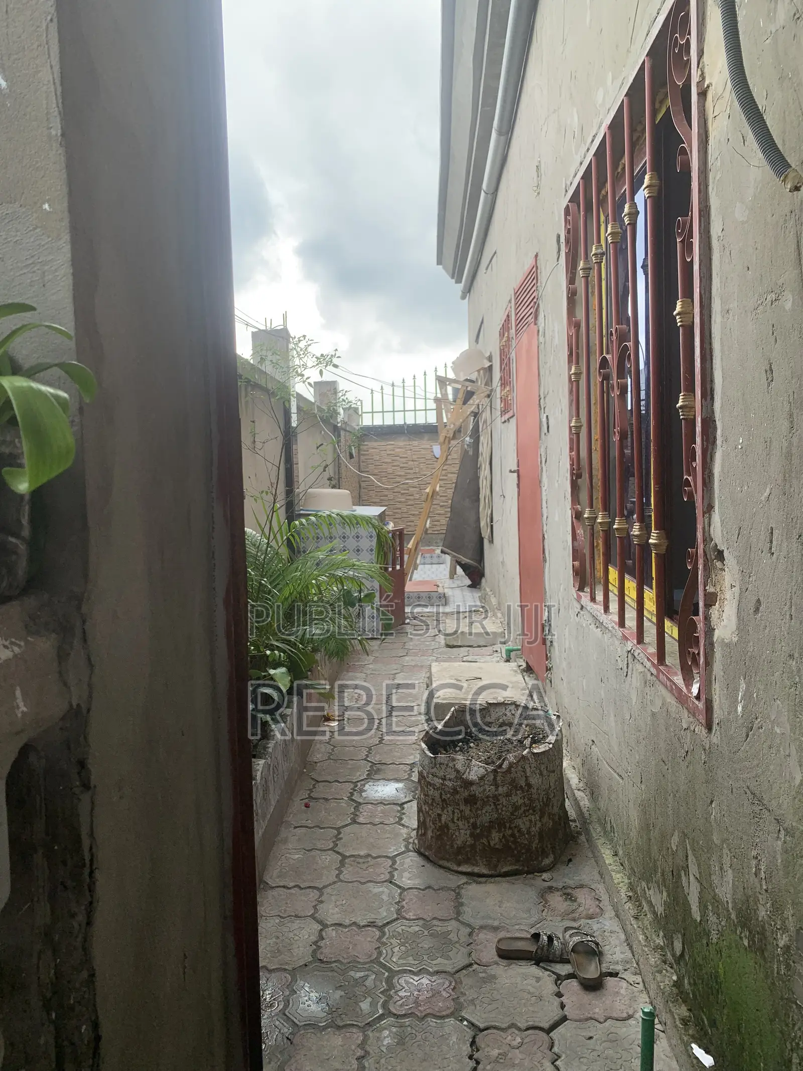 2chbre Maison dans Demi Parcelle En, Djiri à Vendre