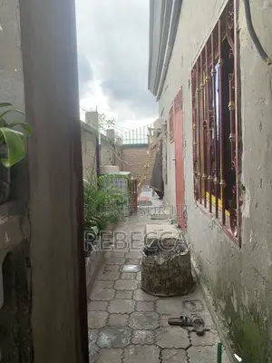 2chbre Maison dans Demi Parcelle En, Djiri à Vendre