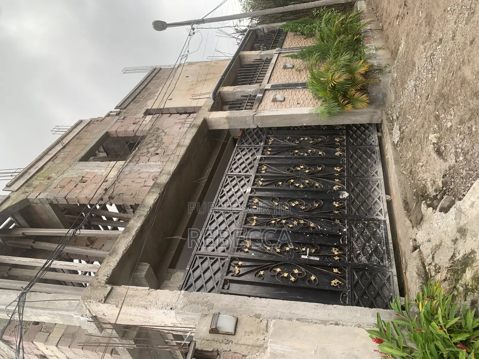 2chbre Maison dans Demi Parcelle En, Djiri à Vendre