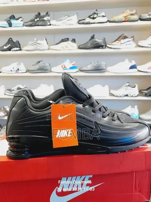 Basket Nike Full Black Dans Le Carton À 30000