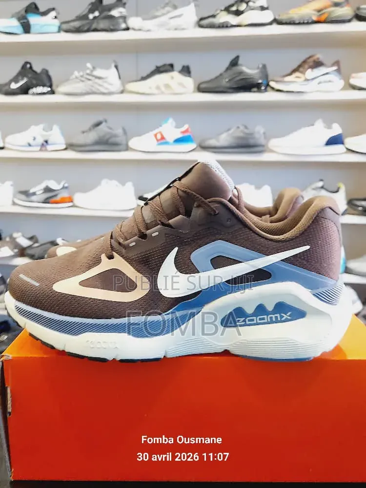 Basket Nike Zoom X De Couleur Marron Dans Le Carton À 30000