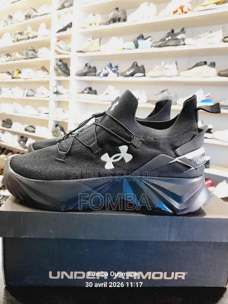 Basket Under Armour Full Black Disponible Dans Le Carton À 32000