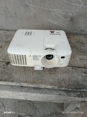 Vidéoprojecteur Mitsubishi Ex240u À Vendre – Pointe-Noire