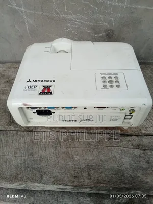 Vidéoprojecteur Mitsubishi Ex240u À Vendre – Pointe-Noire